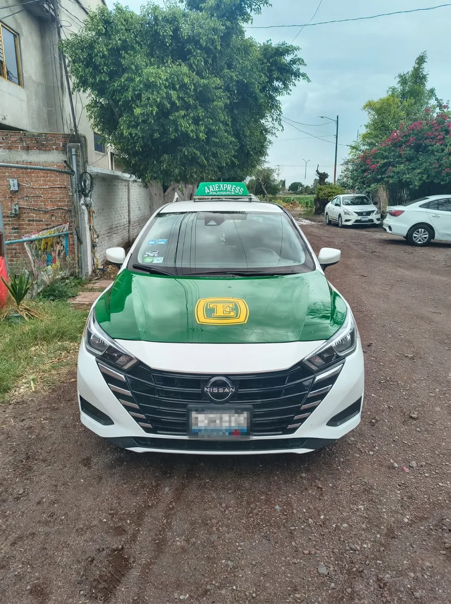 Unidad de Taxi Express Salamanca vista frontal